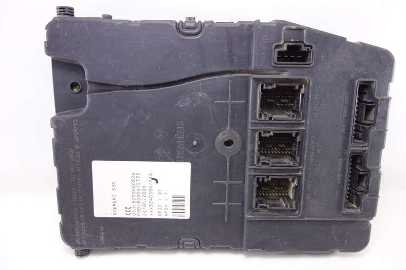 Caja de fusibles Renault Megane 8200606826 S118400150G S118400150 G - foto 1
