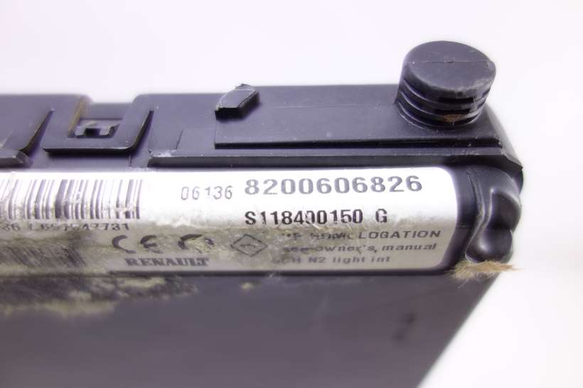 Caja de fusibles Renault Megane 8200606826 S118400150G S118400150 G - foto 2