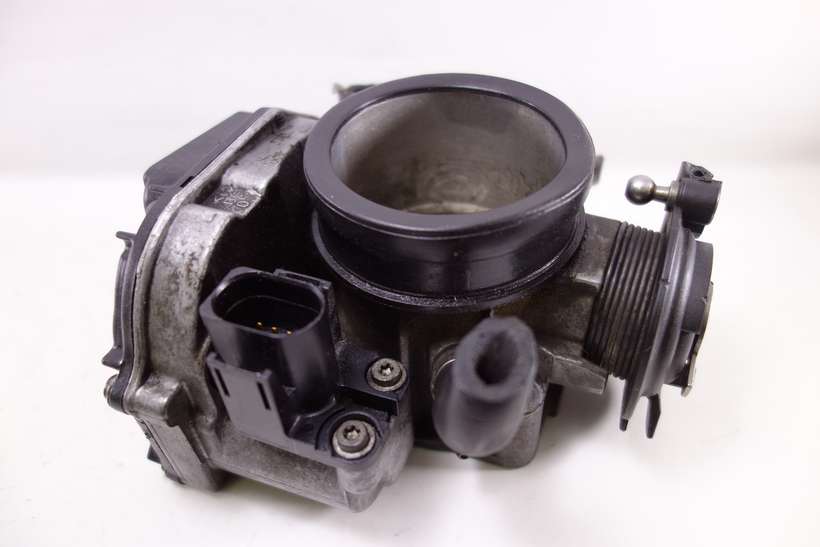 Caja de mariposa VW Passat AUDI A4 A6 058133063H 058 133 063 H 408237212002 408.237/212/002 - foto 1