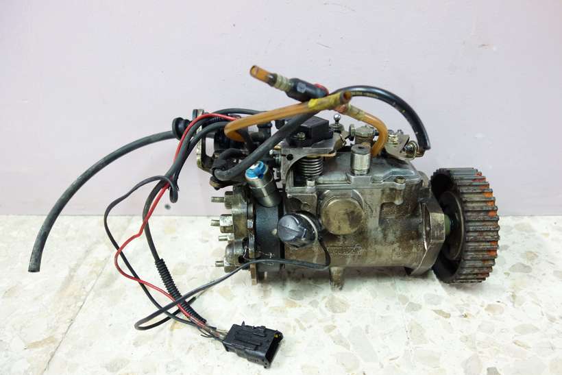 Bomba inyeccion Renault Kangoo Clio R8448B192B 529667LRE - foto 2