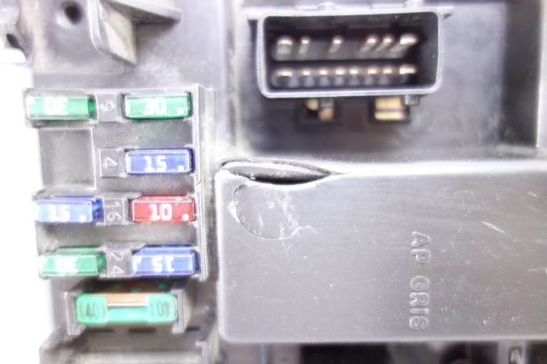 Caja de fusibles Peugeot 307 9651197380A 9651197380 A 9651196680A 9651196680 A - foto 2