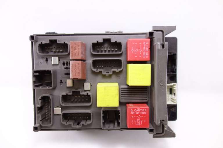 Caja de fusibles Renault Laguna 8200276496 82002 76496 8200262050 82002 62050 8200283811 82002 83811 8200004201E 518831003 - foto 1