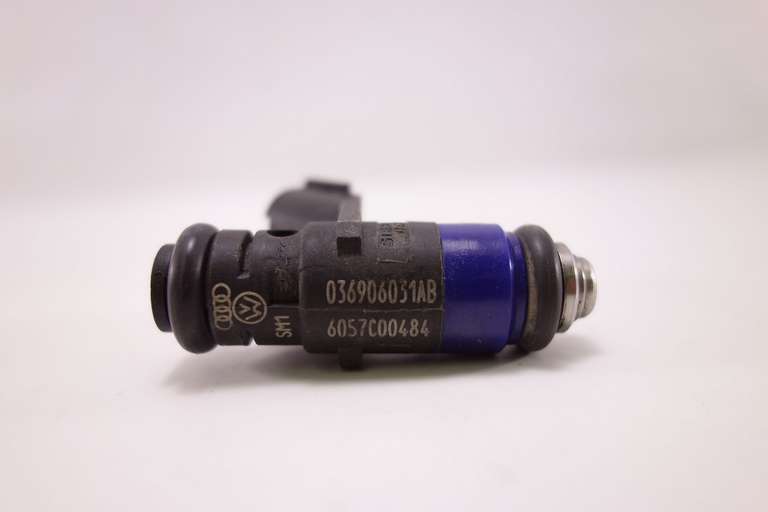Inyector de combustible VW Polo 6057C00484 036906031AB - foto 2