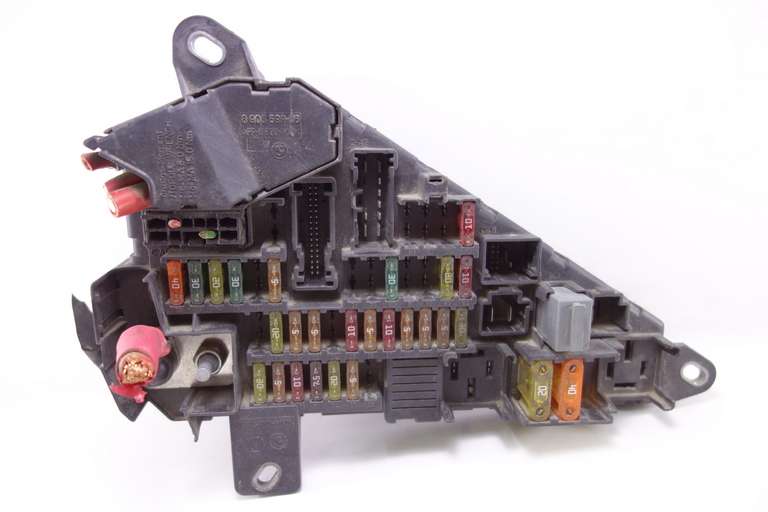Caja de fusibles BMW E60 690659905 6 906 599-05 690658804 6 906 588-04 518811021ES 518811021 ES - foto 1