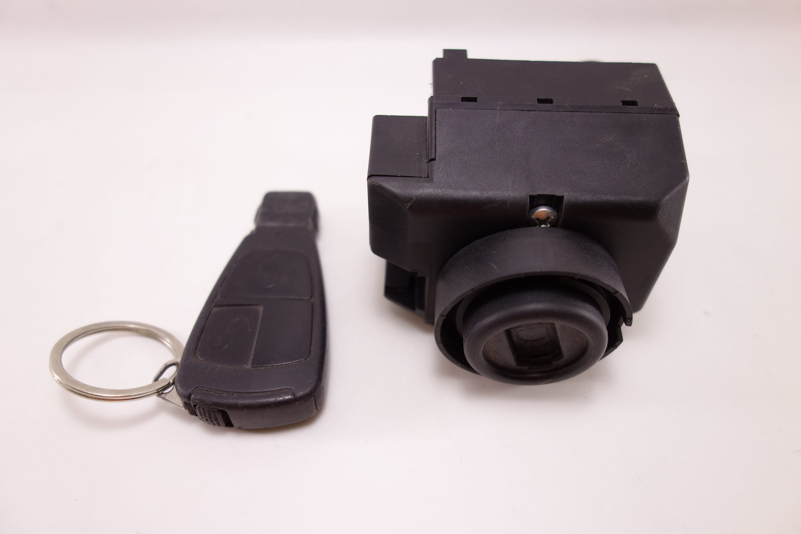 Lector de llave Mercedes E E200 2105450008 210 545 00 08 33000201 3300.0201 - foto 2