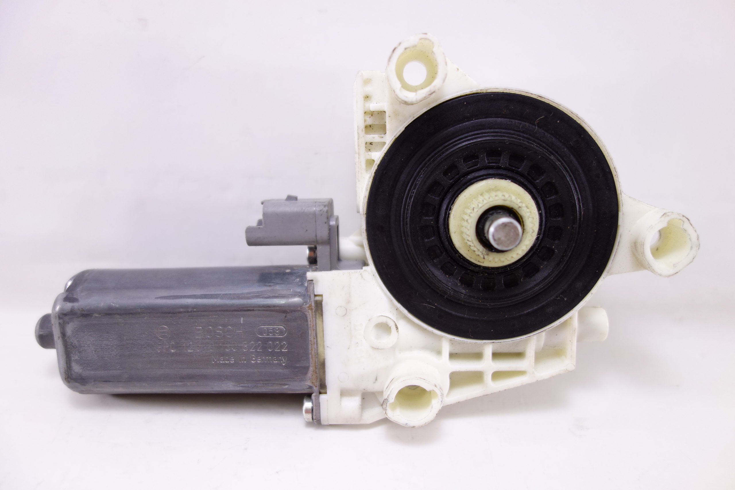 Motor de elevalunas Peugeot 307 Bosch 0130822022 0 130 822 022 9902501000504 990 250-100-05-04 - foto 1