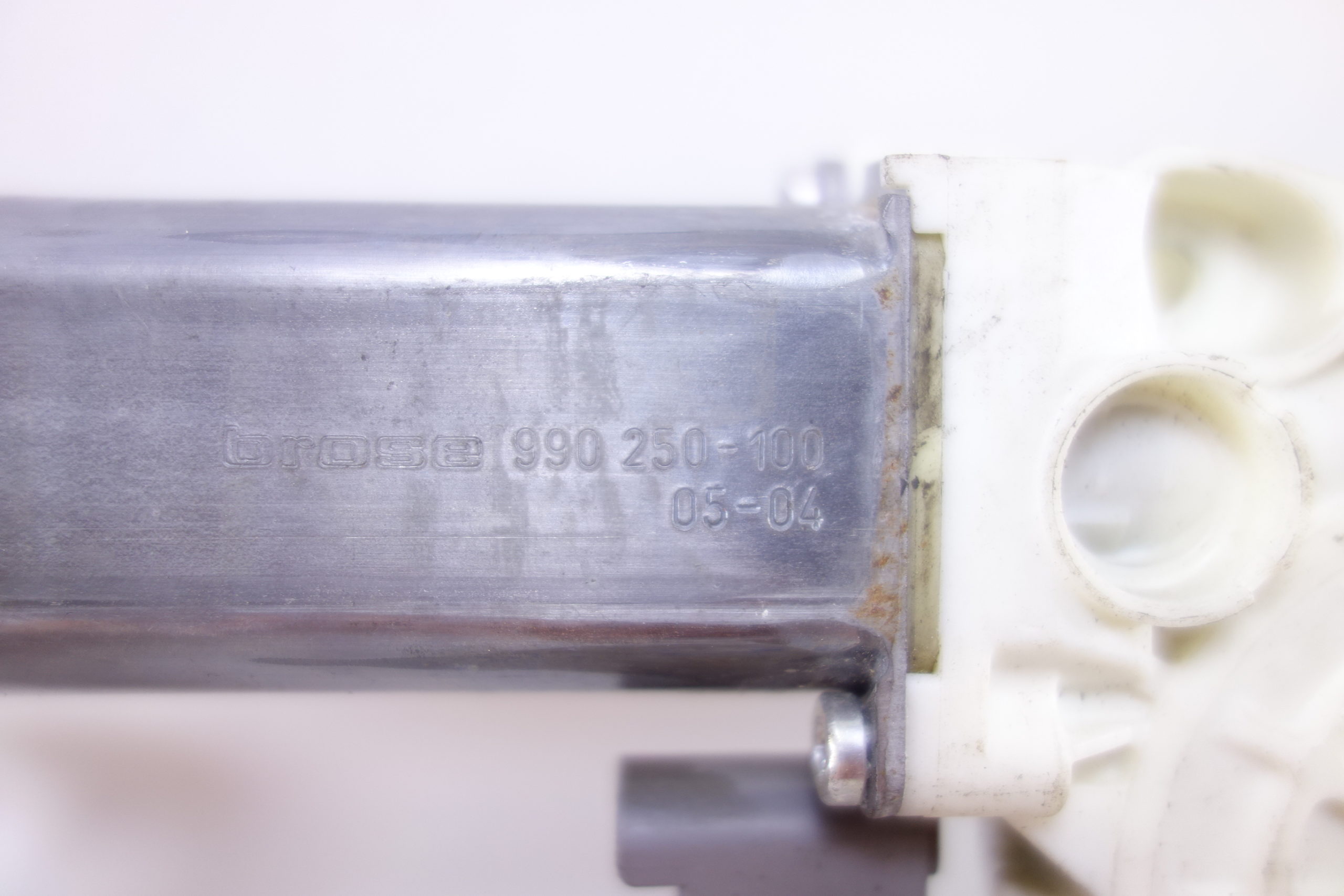 Motor de elevalunas Peugeot 307 Bosch 0130822022 0 130 822 022 9902501000504 990 250-100-05-04 - foto 3