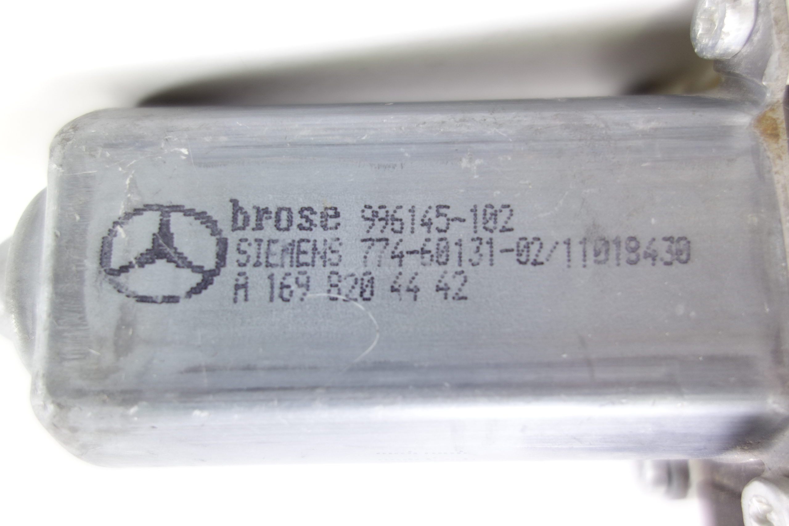 Motor de elevalunas Mercedes W245 A1698204442 A 169 820 44 42 996145102 996145-102 Siemens 7746013102 0536010601 053.60106.01 - foto 2
