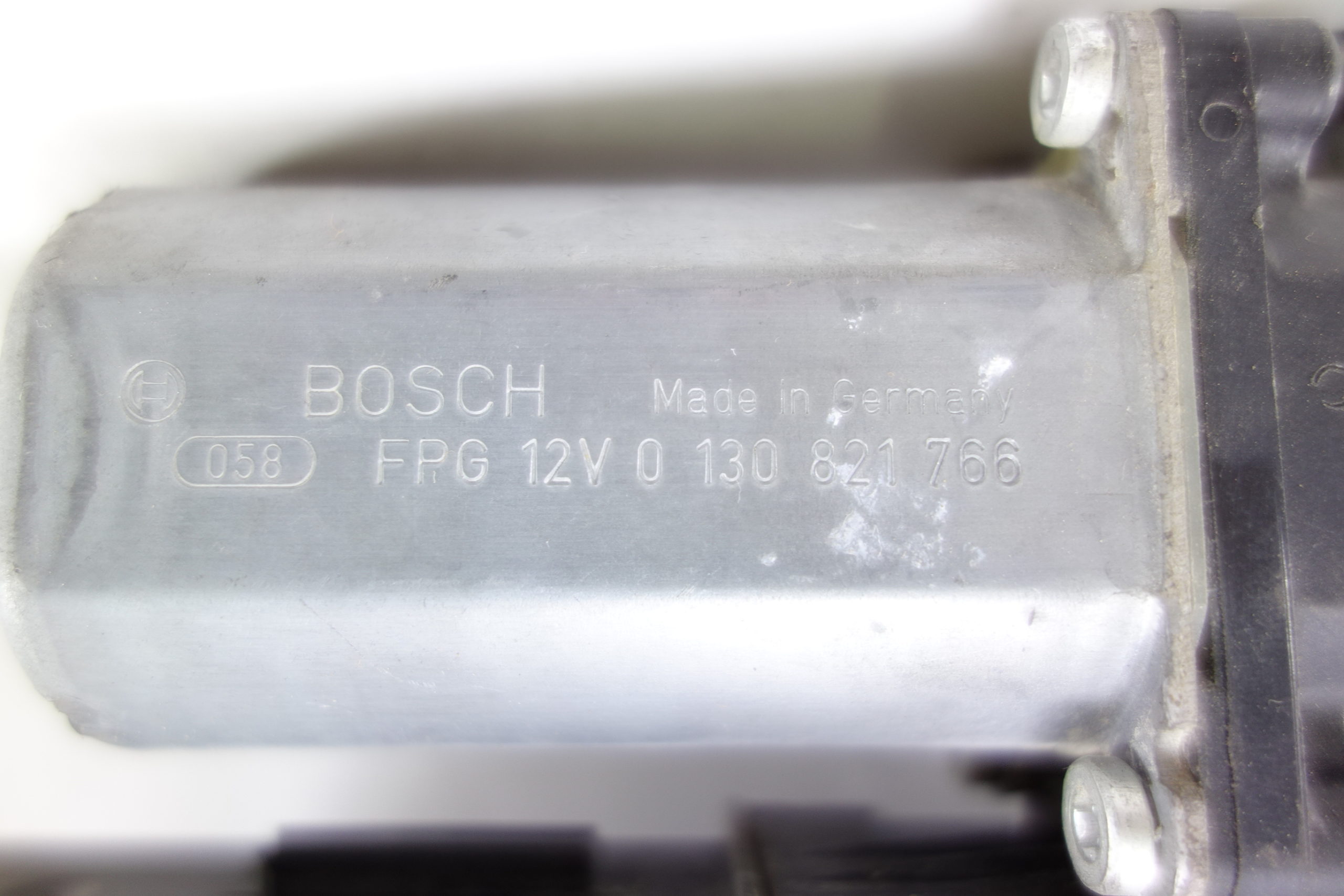 Motor de elevalunas Peugeot 307 Bosch 0130821766 0 130 821 766 102238XXX0503 102 238-XXX 05-03 105849108 Siemens 5WK47011 5WK4 7011 - foto 2