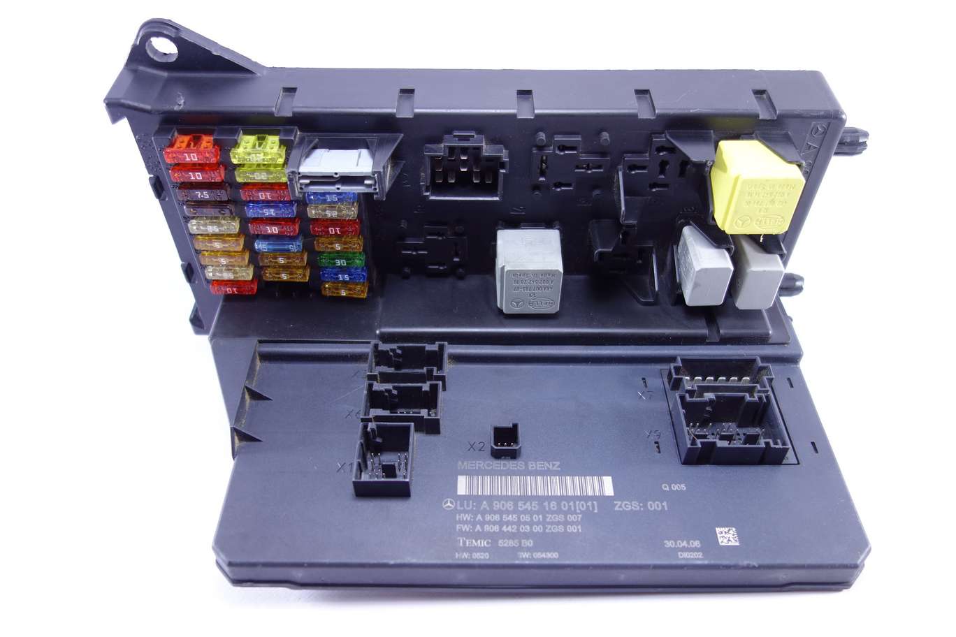 Caja de fusibles Mercedes Sprinter W906 A906545160101 A9065451601 01 A 906 545 16 01 01 A9065450501 A 906 545 05 01 ZGS 007 A9064420300 A9064420300 ZGS 001 Temic - foto 1