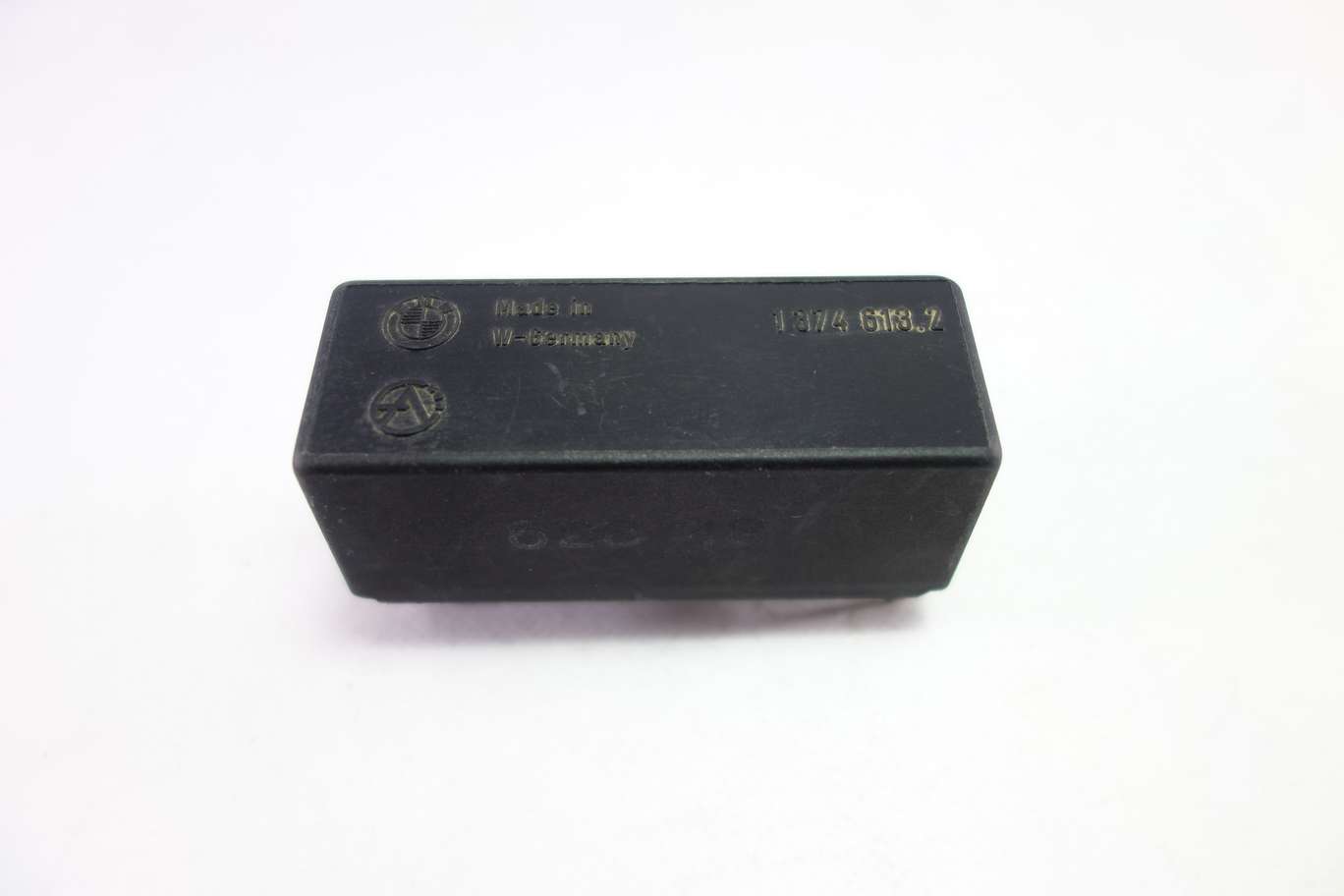 Rele BMW E23 E24 E28 E30 13746132 1 374 613.2 - foto 1