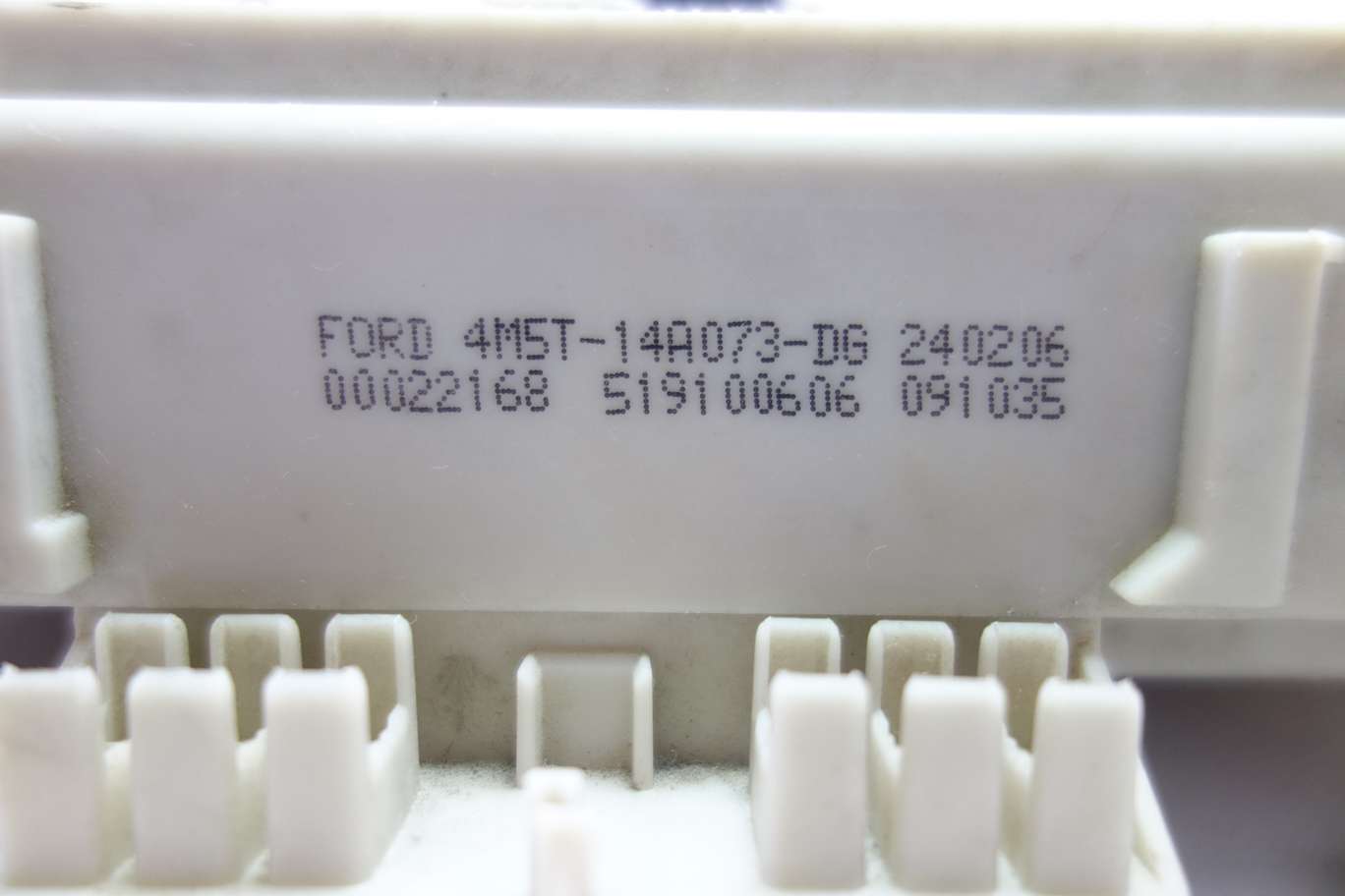 Caja de fusibles Ford Focus 4M5T14A073DG 4M5T-14A073-DG 519100606 - foto 3