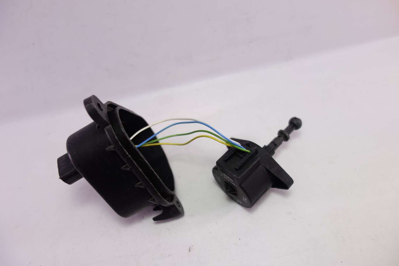 Servomotor de calefaccion BMW E39 E46 8372381 8 372 381 Hella 73485700 734 857-00 - foto 1