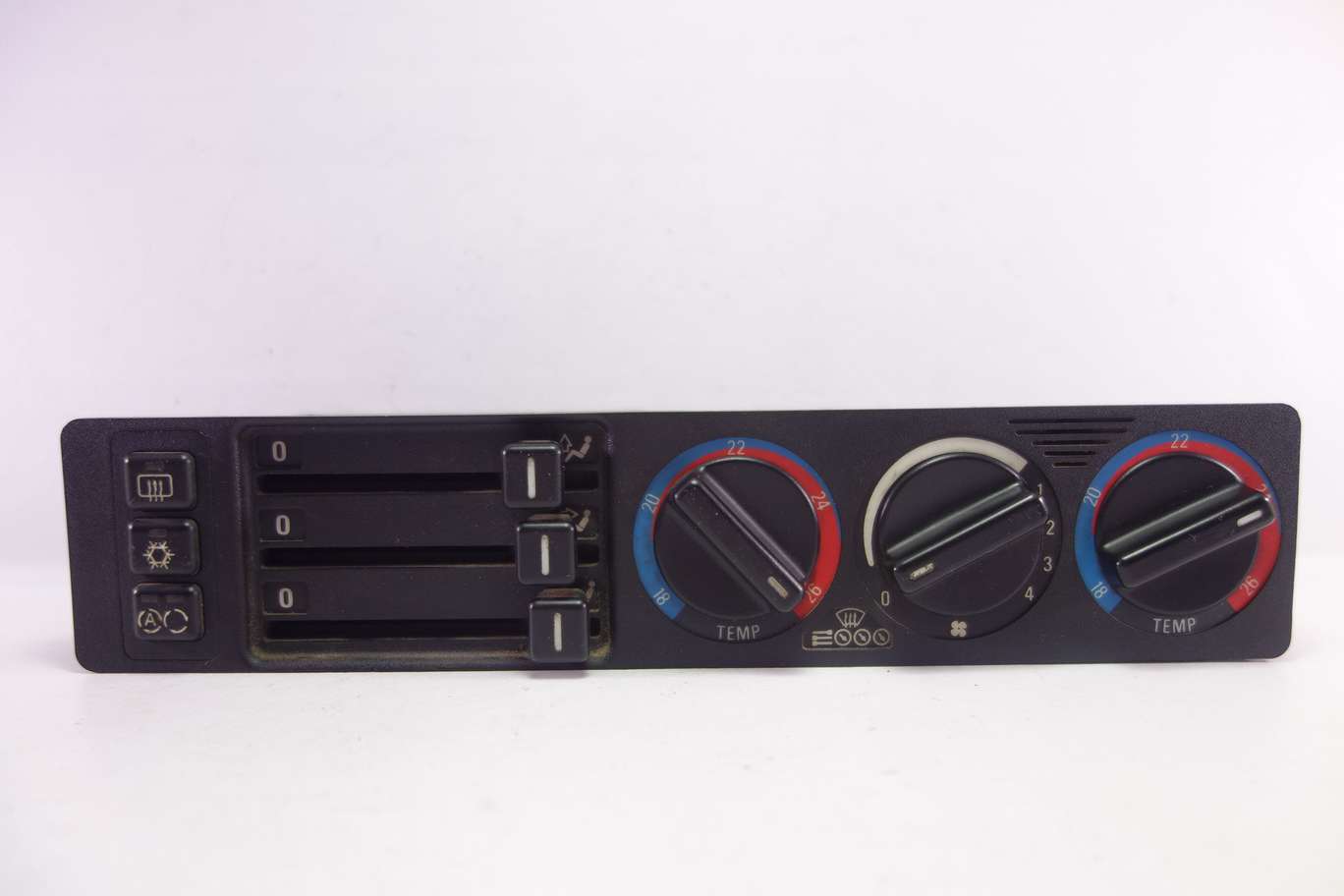 Panel de clima BMW E34 E3464118351114 E 34 64 11 8 351 114 64118351114 64.11-8 351 114 8351110 8 351 110 E346411138351115 E 34 64 11 1 3 8 351 115 - foto 1