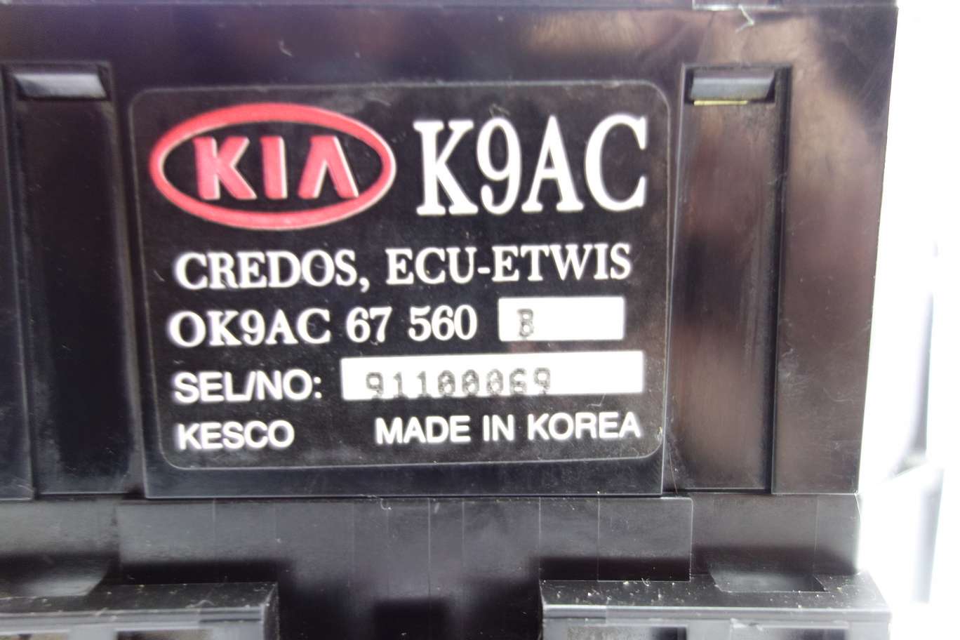 Caja de fusibles Kia Clarus OK9AC67560B OK9AC 67 560 B 0K9AC67560B - foto 3