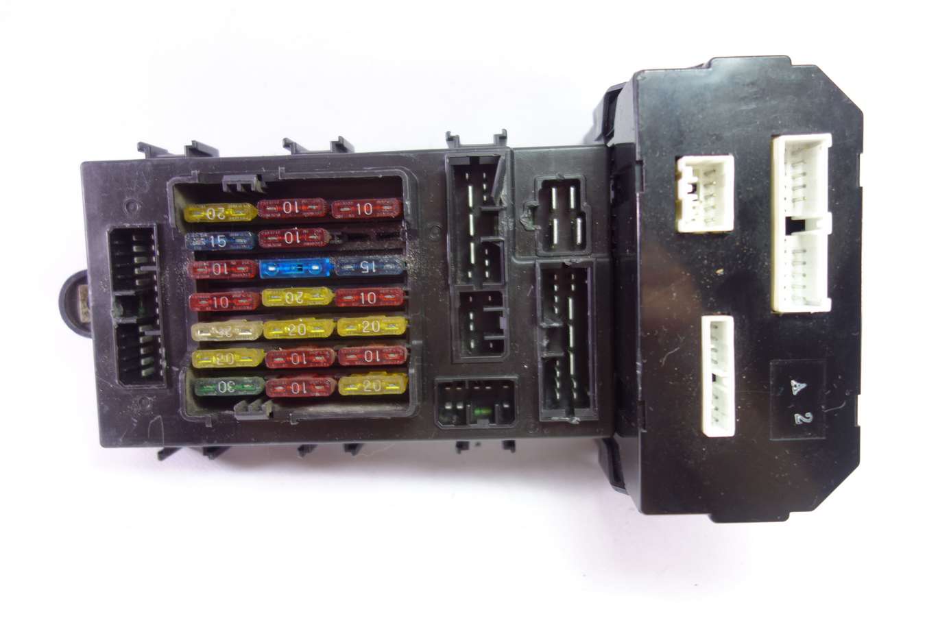 Caja de fusibles Kia Clarus OK9AC67560B OK9AC 67 560 B 0K9AC67560B - foto 1