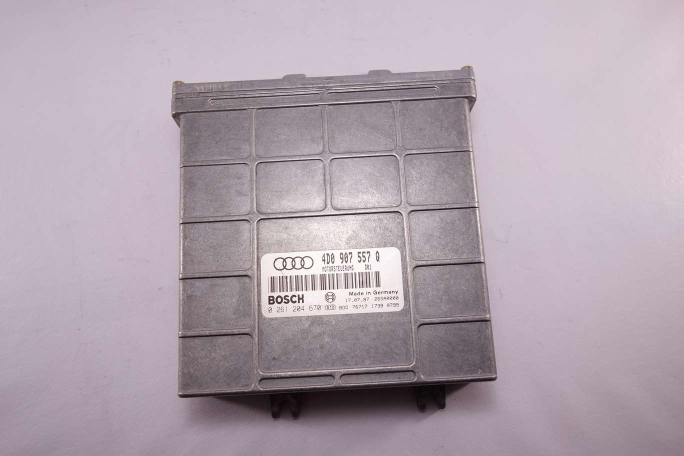 Centralita del motor Audi A8 4D0907557Q 4D0 907 557 Q Bosch 0261204670 0 261 204 670 - foto 1