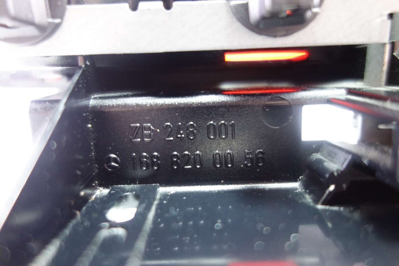 Luz de freno Mercedes  W168 1688200056 168 820 00 56 ZB248001 ZB 248 001 - foto 2