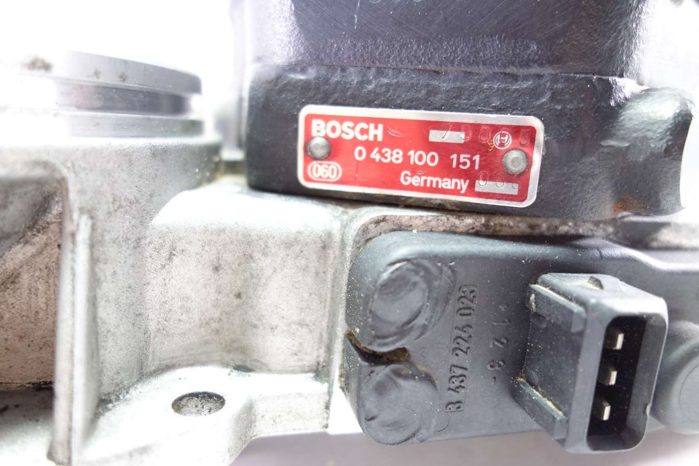 Caudalimetro distribuidor completo VW Audi 0438100151 0 438 100 151 0438121059 0 438 121 059 Bosch 03413335J 034 133 353 J - foto 3