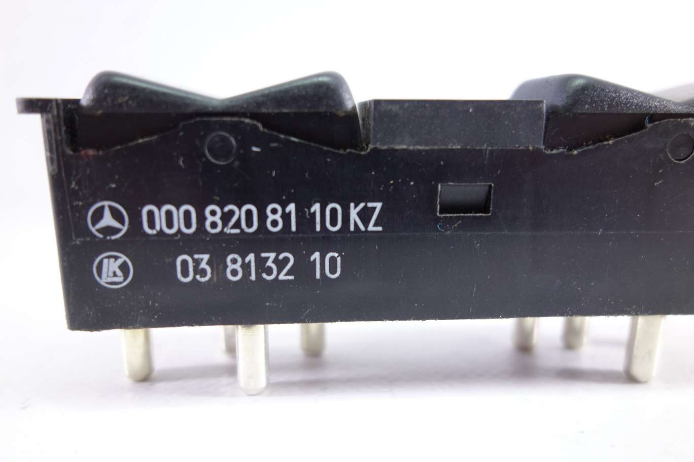 Interruptor de elevalunas Mercedes 300SD 0008208210KZ 000 820 82 10 KZ 03813200 03 8132 00 - foto 2