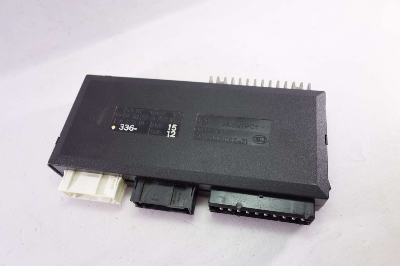 Módulo de control BMW E39 61358372143 61.35-8 372 143 12037310 120 373 10 Hella 5DK00704721 5DK 007 047-21 - foto 1