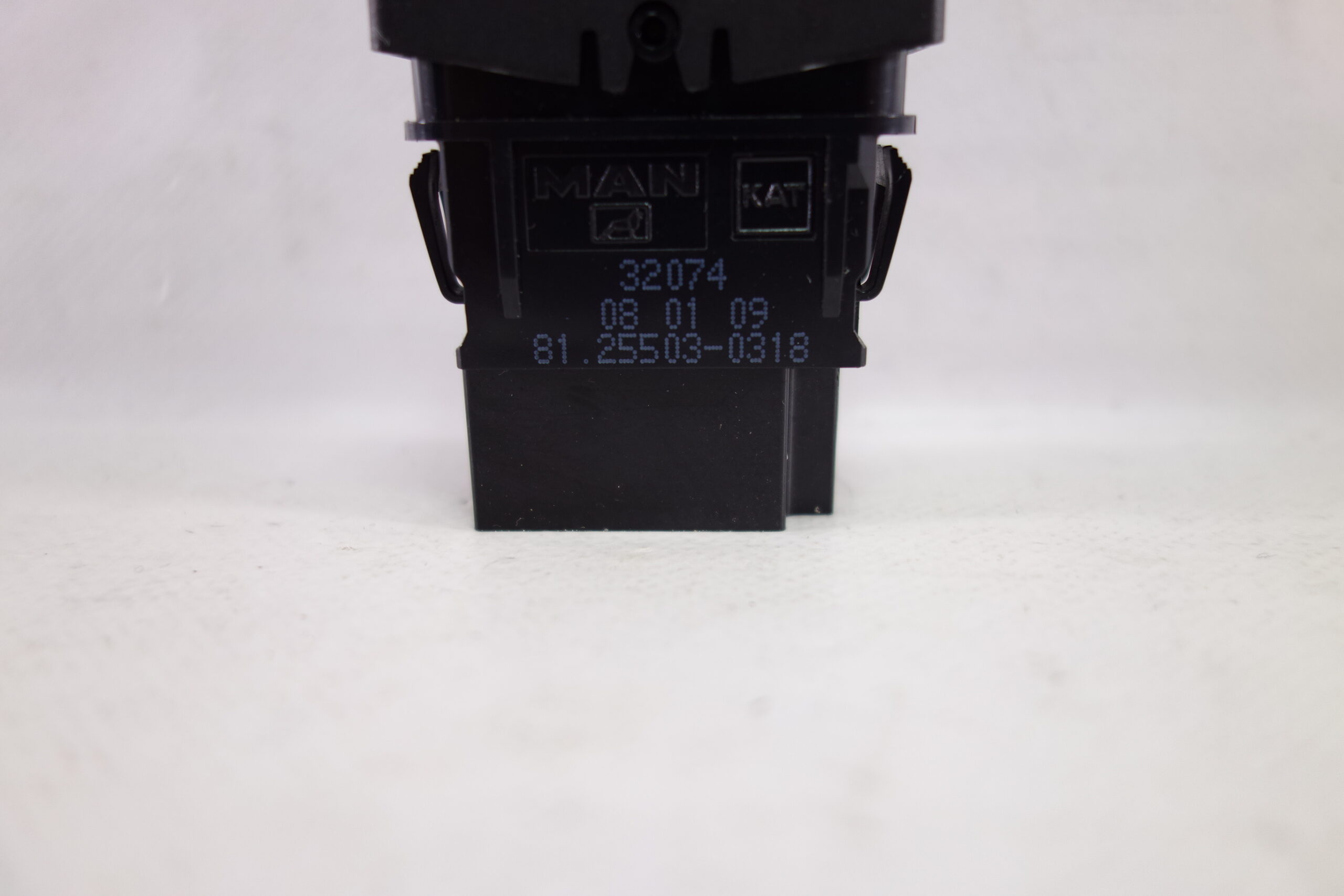 INTERRUPTOR DE BOTON MAN TGX 24V 81255030318 81.25503-0318 - foto 3