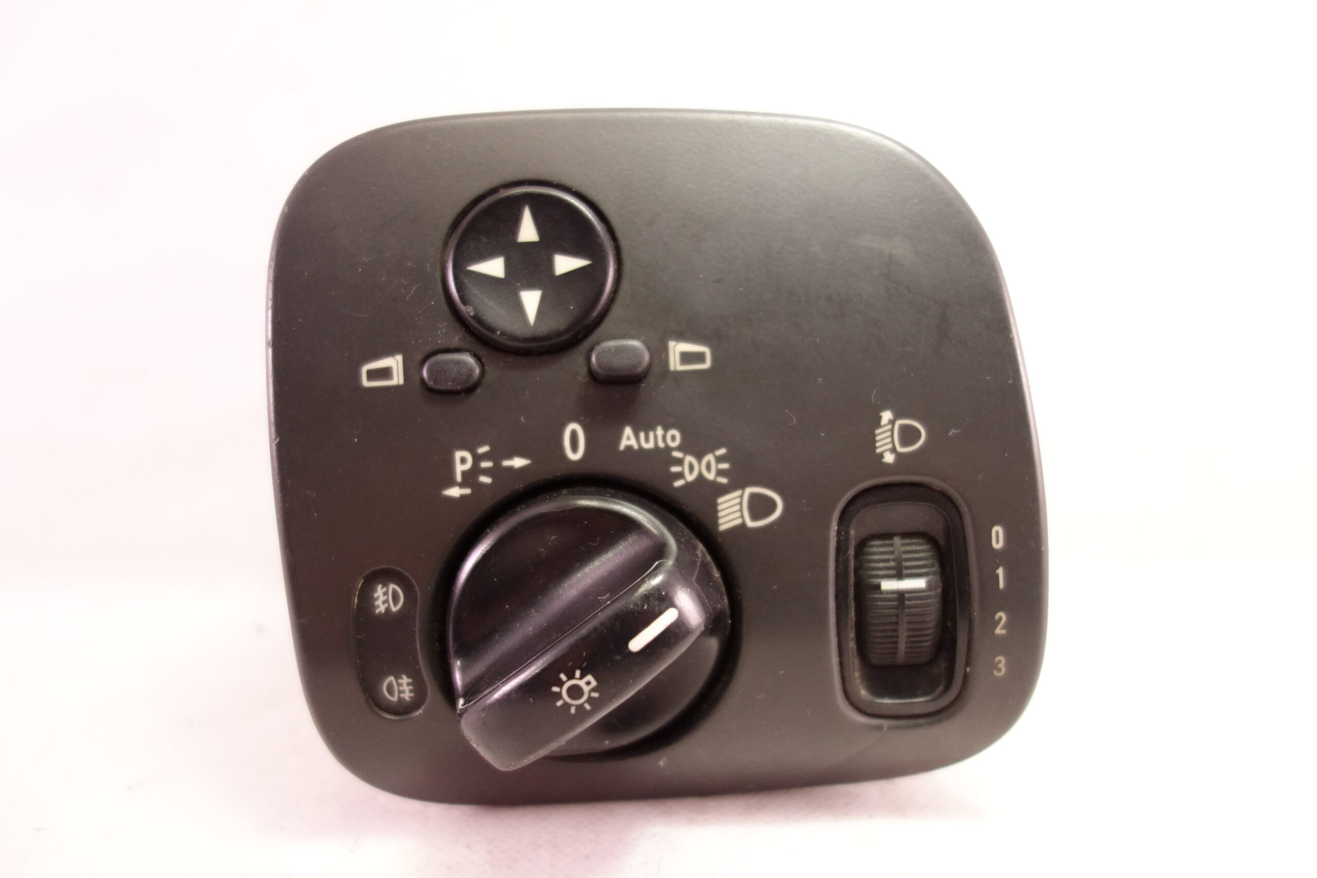 Interruptor de luz Mercedes Clase C 24406574725 2 44 06 57472 5 04058515 04 0585 15 A2035450604 A 203 545 06 04 - foto 1