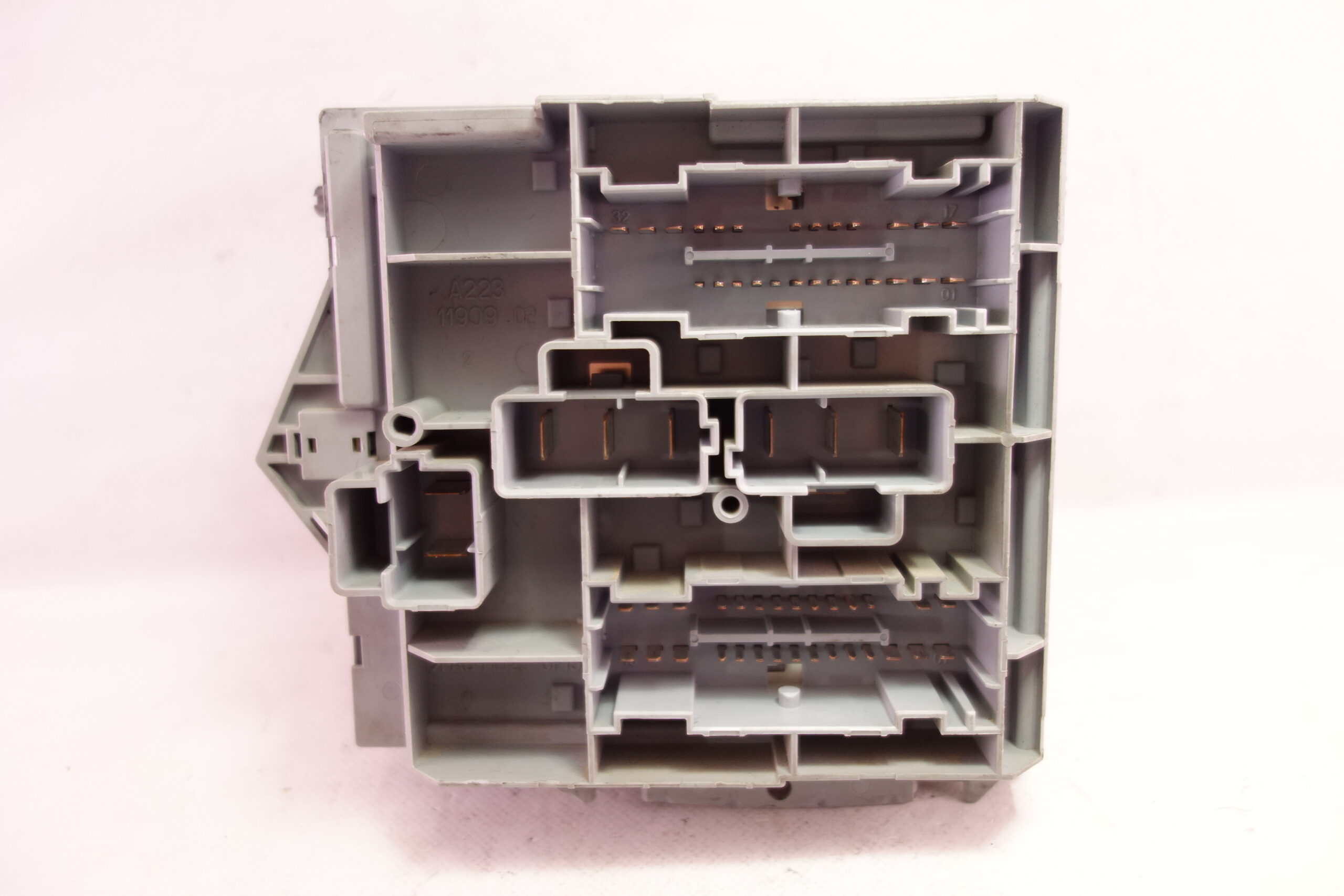 Caja de fusibles Peugeot Boxer 1332043080 A22311909 A223 11909 - foto 4
