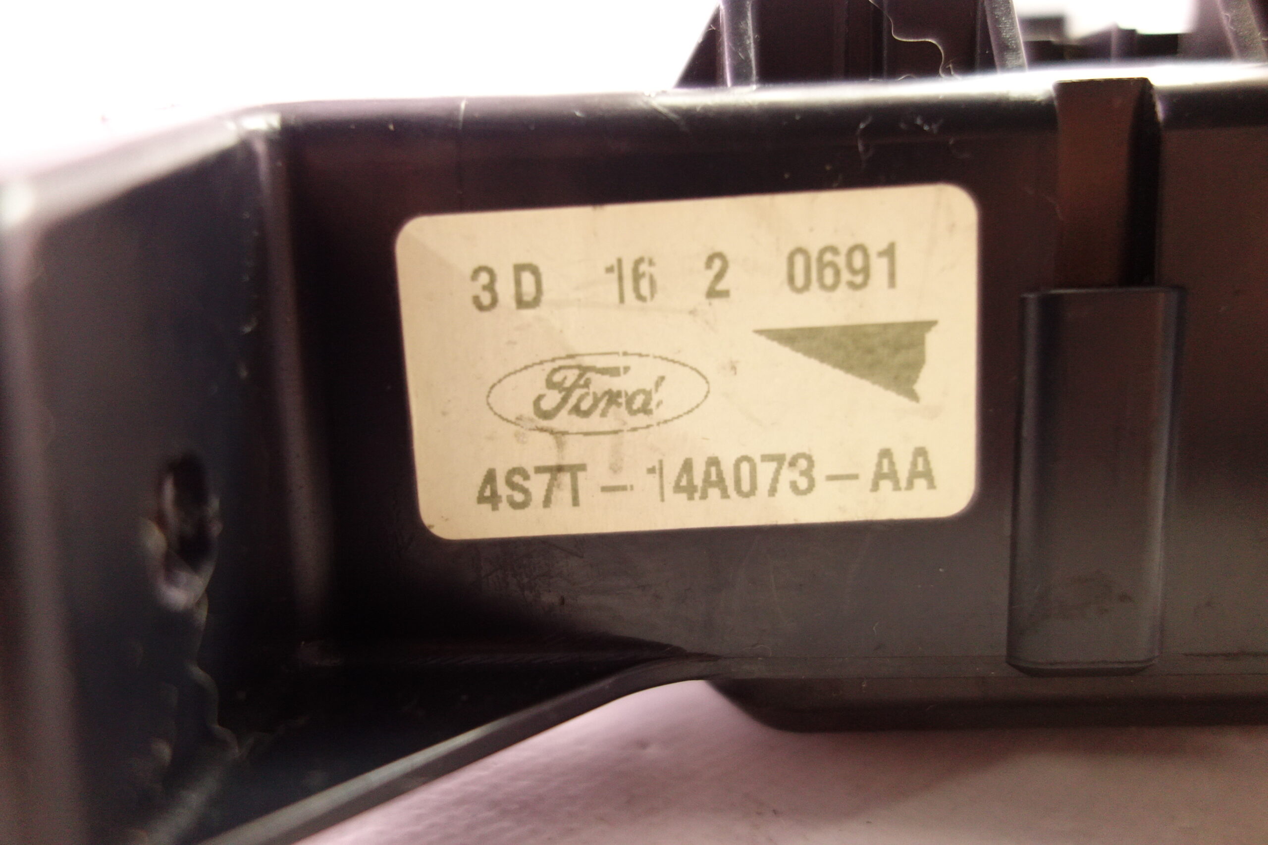 Caja de fusibles Ford Mondeo 3D1620691 3D 16 2 0691 4S7T14A073AA 4S7T 14A073 AA - foto 2