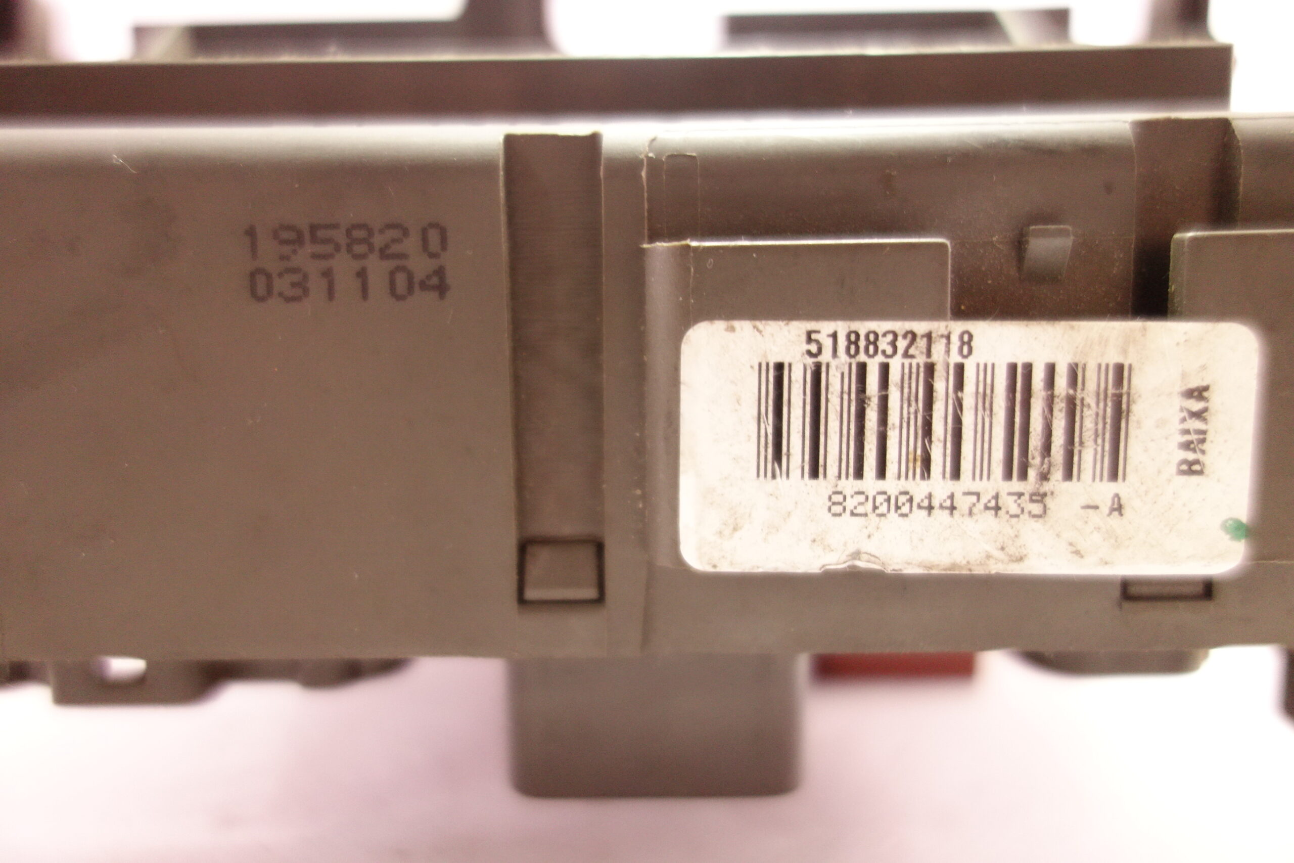 Caja de fusibles Renault Espace 8200447435A 8200447435 A - foto 2