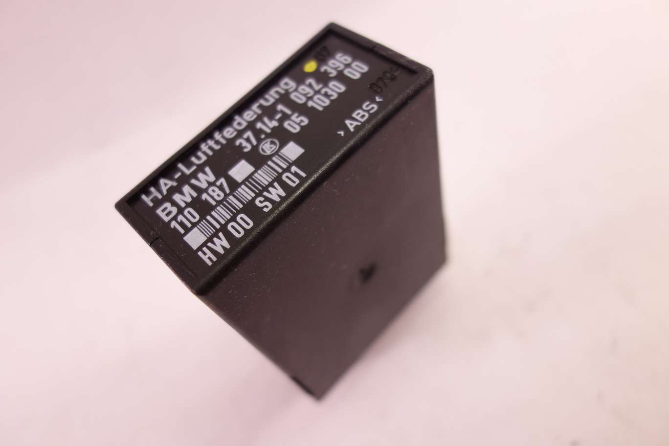Relé de suspensión neumática BMW Serie 5 37141092396 37 14 1 092 396 05103000 05 1030 00 - foto 1