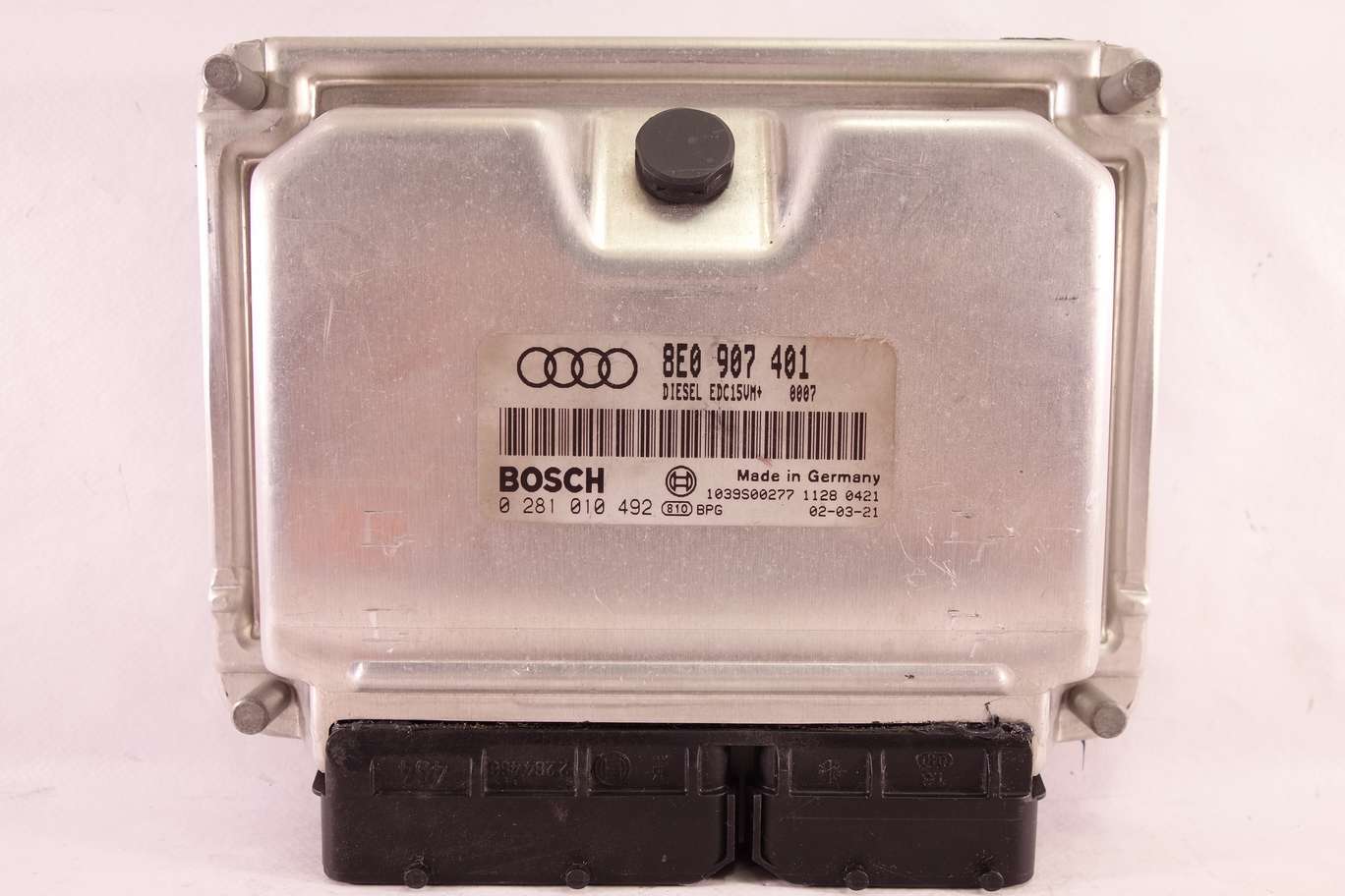 Centralita motor ECU AUDI A4 8E0907401 8E0 907 401 BOSCH 0281010492 0 281 010 492 1039S00277 - foto 1