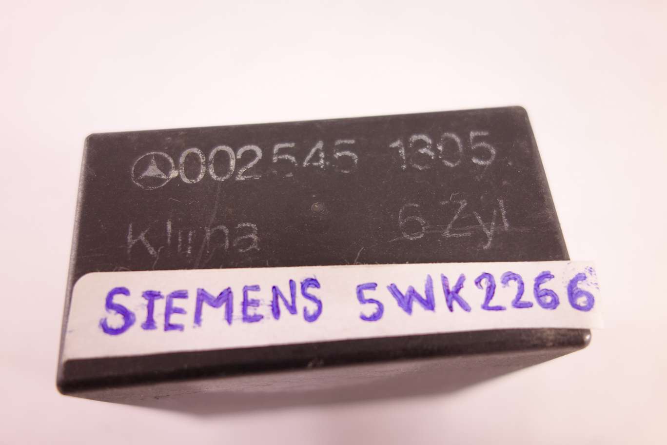 Relé de combustible Mercedes W124 0025451305 002 545 13 05 SIEMENS 5WK2266 - foto 2