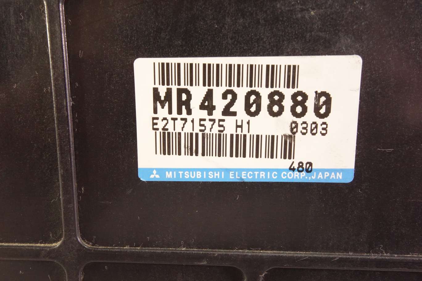 Centralita del motor Mitsubishi MR420880 E2T71575H1 E2T71575 H1 - foto 2