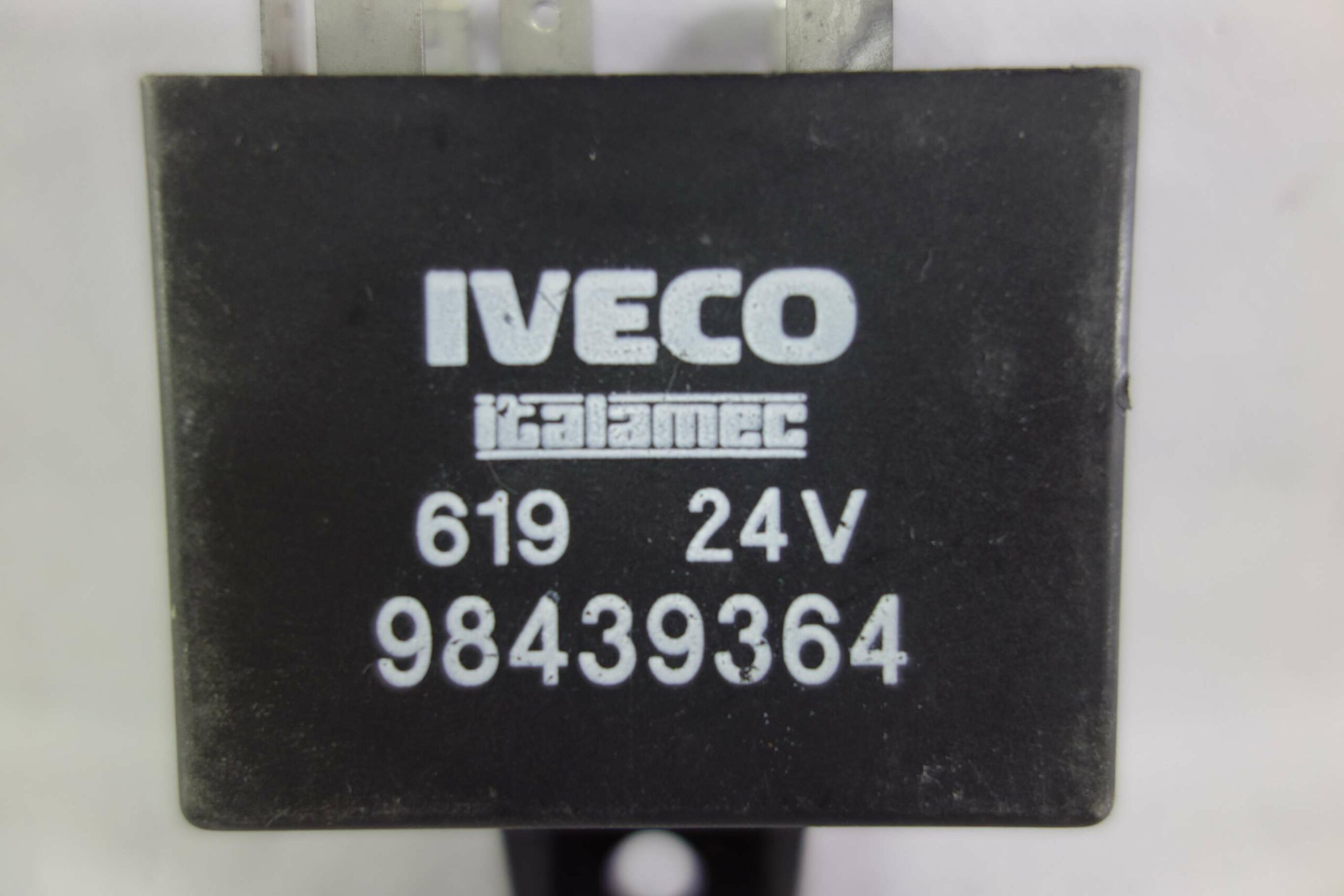 Relé para Iveco 98439364 - foto 2