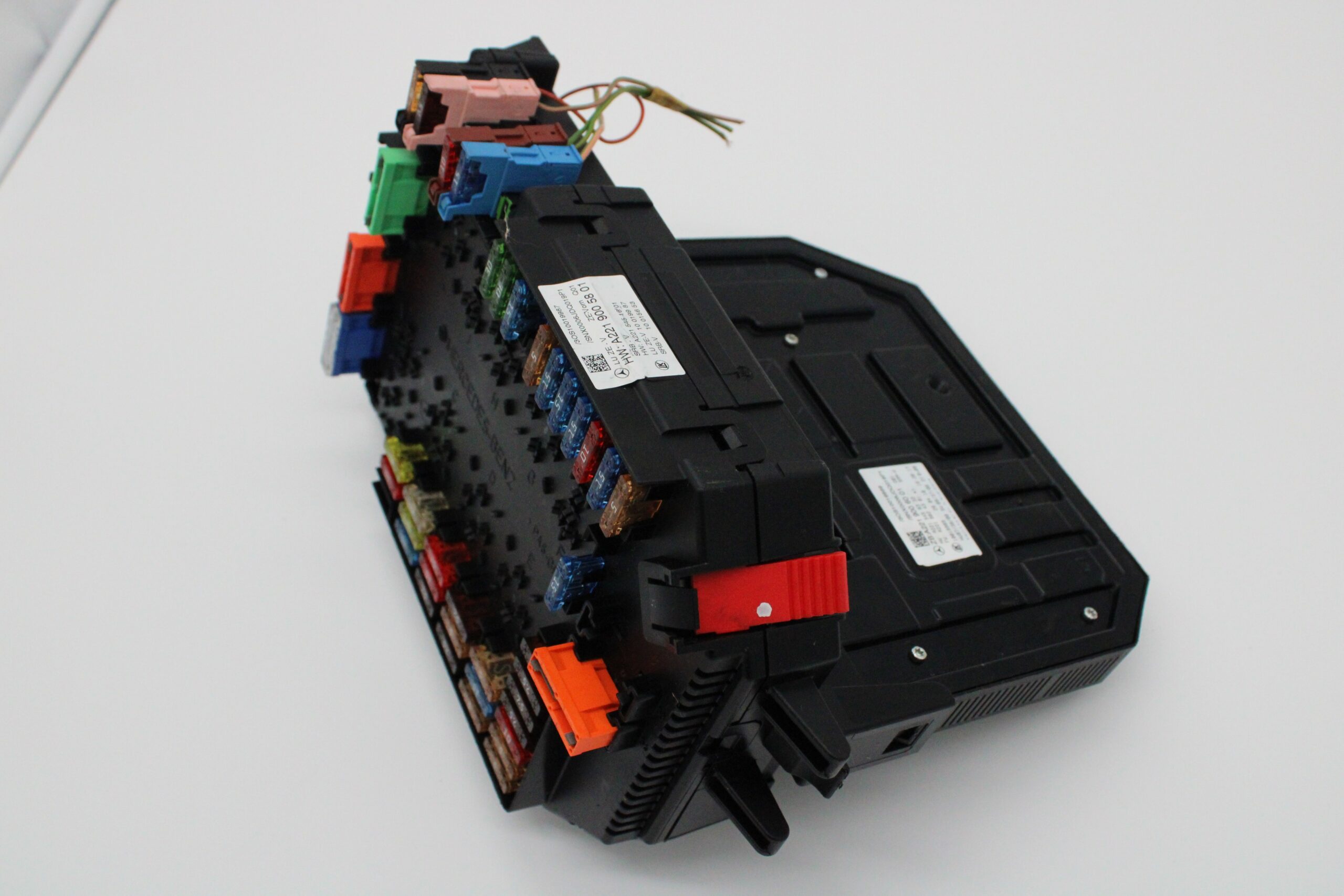 Caja de Fusibles Mercedes W221 A2219006001 A221 900 60 01 A2215458332 A221 545 83 02 A2219024301 A221 902 43 01 A2219005801 A221 900 58 01 A2215451601 A221 545 16 01 - foto 1